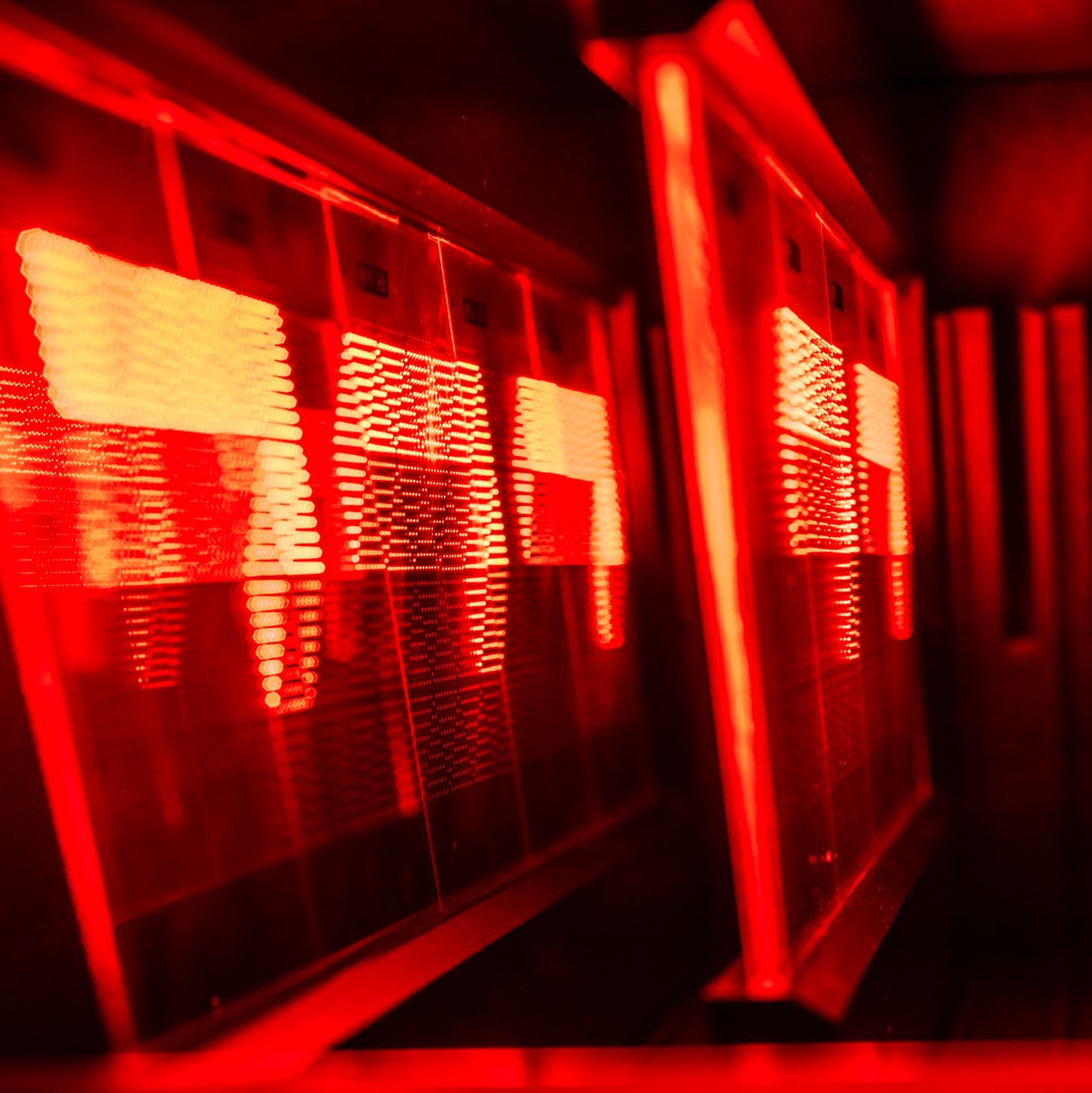 Ein neuer Autoscheinwerfer blendet durch intelligente Lichtverteilung den Gegenverkehr nicht mehr. (Handout-Foto) - Foto: Ansgar Pudenz/Deutscher Zukunftspreis/dpa