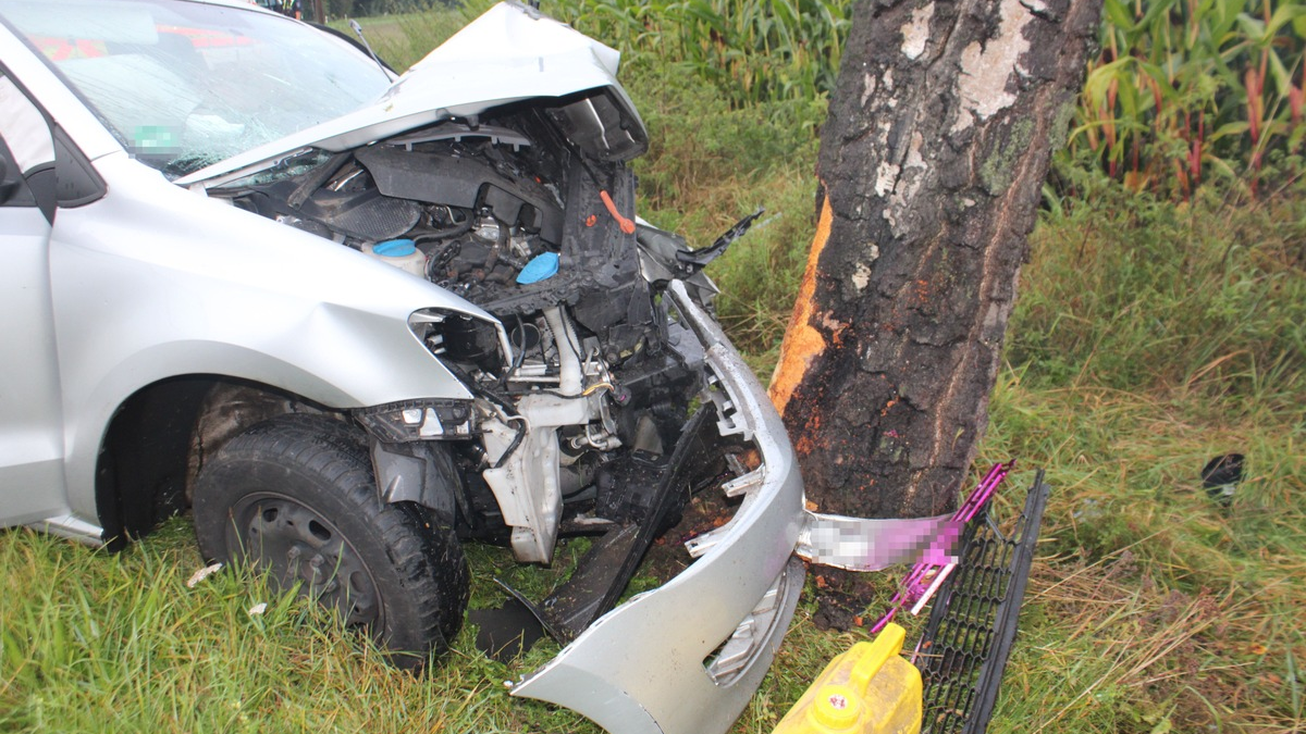 POL-COE: Lüdinghausen, Seppenrade, K16/ Auto mit Baum kollidiert - Foto: presseportal.de