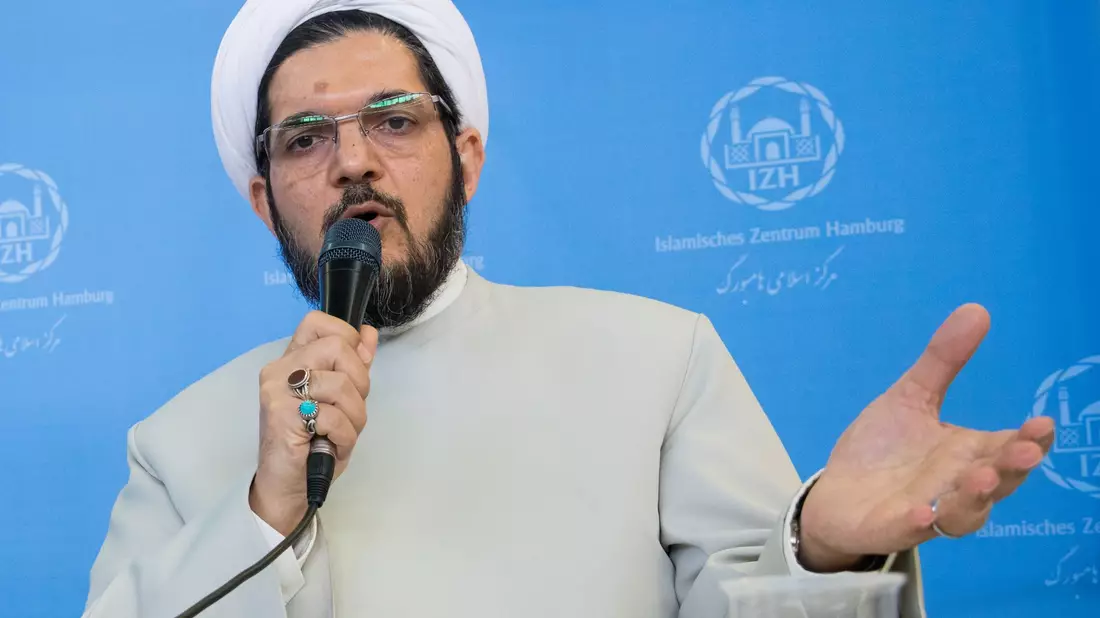 Mohammad Hadi Mofatteh ist Leiter des inzwischen verbotenen Islamischen Zentrums Hamburg. - Bild: Christian Charisius/dpa