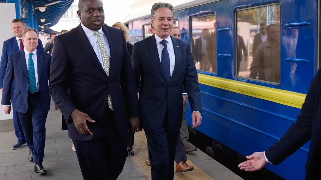 Der ukrainische Außenminister Andrij Sybiha traf seine beiden Amtskollegen Antony Blinken und David Lammy zu Gesprächen. - Bild: Mark Schiefelbein/AP/dpa