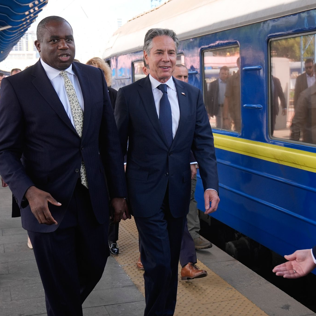 Die USA und Großbritannien machen immer wieder deutlich, dass sie die Ukraine bis zu ihrem Sieg unterstützen wollen.  - Foto: Mark Schiefelbein/AP/dpa