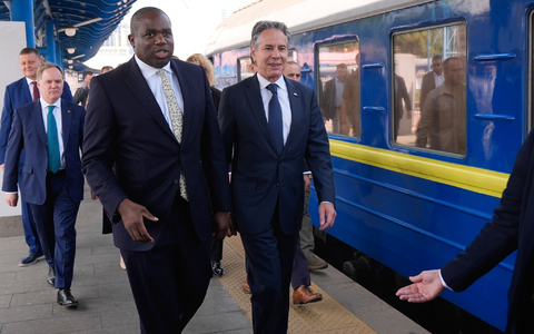 Der ukrainische Außenminister Andrij Sybiha traf seine beiden Amtskollegen Antony Blinken und David Lammy zu Gesprächen. - Foto: Mark Schiefelbein/AP/dpa Der ukrainische Außenminister Andrij Sybiha traf seine beiden Amtskollegen Antony Blinken und David Lammy zu Gesprächen. - Foto: Mark Schiefelbein/AP/dpa