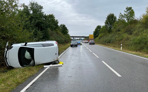 POL-PDNW: Pkw kommt ins Schleudern - zwei Personen bei Verkehrsunfall verletzt - Foto: presseportal.de