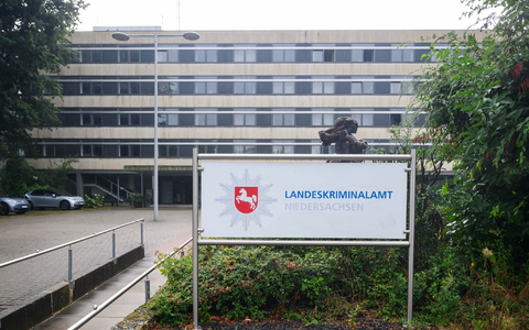 Ist der gesuchte Ex-RAF-Terrorist Burkhard Garweg nach Hamburg geflüchtet? Gleich mehrere Zeugen wollen ihn dort laut Landeskriminalamt Niedersachsen gesehen haben. (Archivbild) - Foto: Julian Stratenschulte/dpa Ist der gesuchte Ex-RAF-Terrorist Burkhard Garweg nach Hamburg geflüchtet? Gleich mehrere Zeugen wollen ihn dort laut Landeskriminalamt Niedersachsen gesehen haben. (Archivbild) - Foto: Julian Stratenschulte/dpa