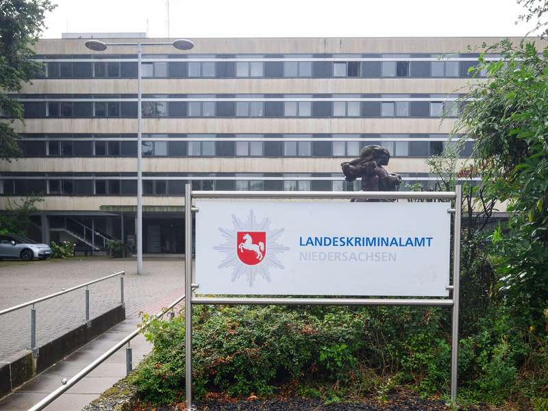 Ist der gesuchte Ex-RAF-Terrorist Burkhard Garweg nach Hamburg geflüchtet? Gleich mehrere Zeugen wollen ihn dort laut Landeskriminalamt Niedersachsen gesehen haben. (Archivbild) - Foto: Julian Stratenschulte/dpa