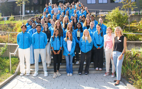 Rund 140 junge Menschen starten am RHÖN-KLINIKUM Campus Bad Neustadt in ihre berufliche Zukunft - Foto: presseportal.de