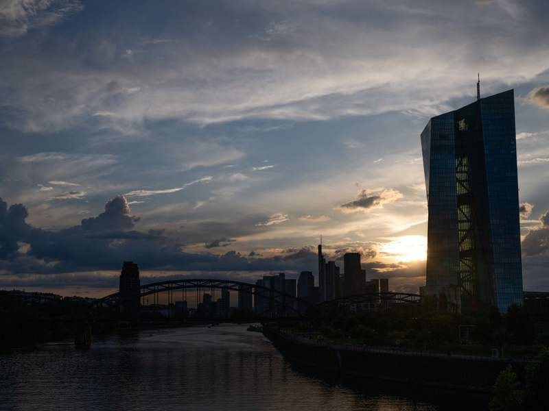 Die Finanzaufsicht warnt vor steigenden Risiken für Kreditausfälle. (Symbolbild)  - Foto: Boris Roessler/dpa