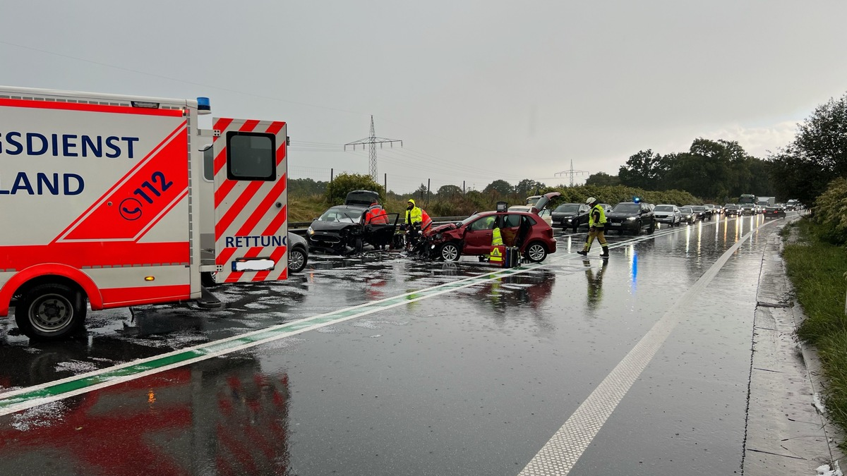 POL-WHV: Schwerer Verkehrsunfall auf B210 aufgrund Hagelschauers - Foto: presseportal.de