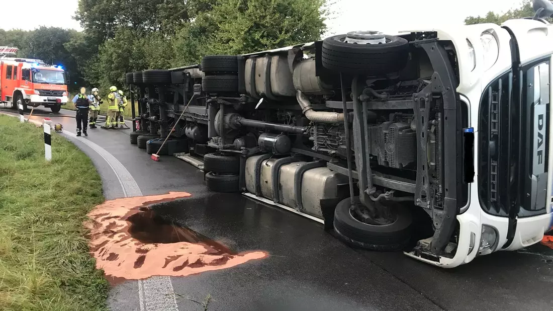 FW-BOT: Umgestürzter LKW - Bild: presseportal.de