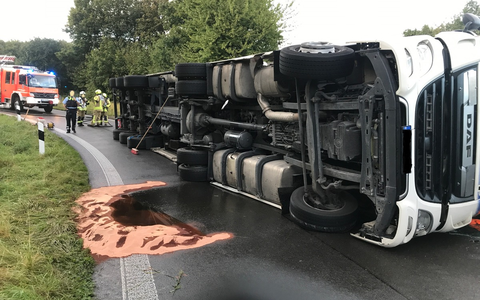 FW-BOT: Umgestürzter LKW - Foto: presseportal.de