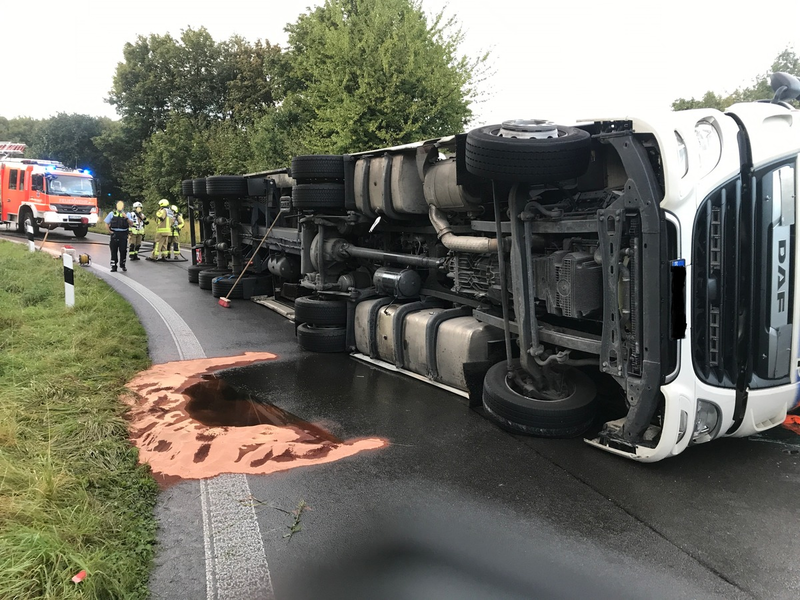 FW-BOT: Umgestürzter LKW - Foto: presseportal.de