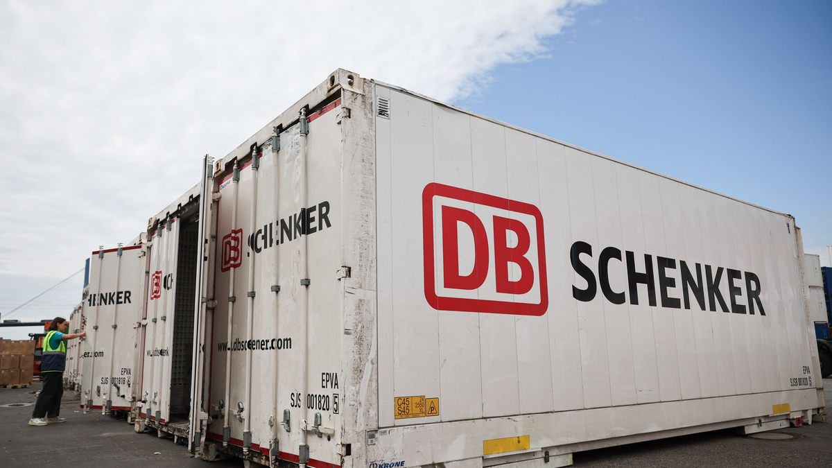 Eine Vereinbarung über eine Übernahme von DB Schenker könnte noch in dieser Woche unterzeichnet werden. (Archivbild) - Foto: Christian Charisius/dpa