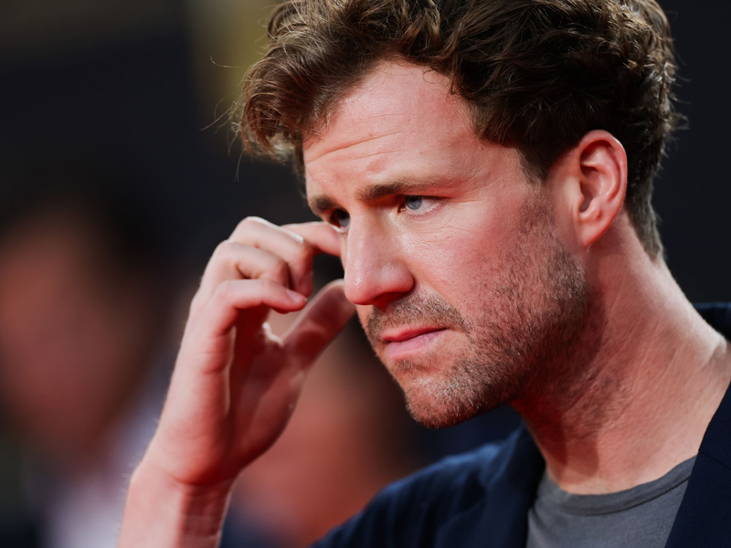 Die Hosts des Podcasts «Die Deutschen» stellen sich hinter den in der Kritik stehenden Luke Mockridge. (Archivbild) - Foto: Rolf Vennenbernd/dpa