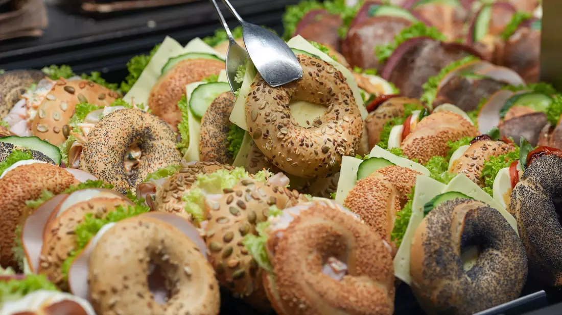 Die Handelsgastronomie profitiert vom veränderten Konsumverhalten der Verbraucher. - Bild: Marcus Brandt/dpa/dpa-tmn