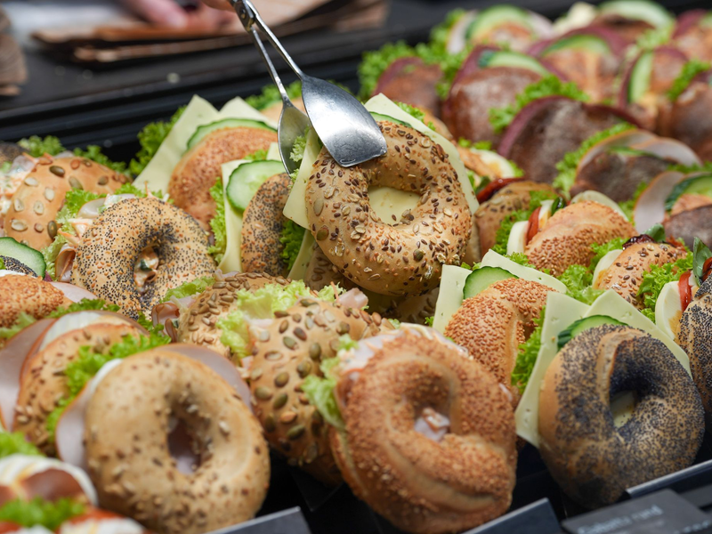 Die Handelsgastronomie profitiert vom veränderten Konsumverhalten der Verbraucher. - Foto: Marcus Brandt/dpa/dpa-tmn