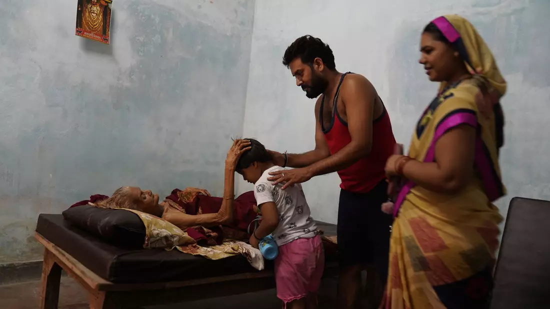 Varanasi ist auch als Stadt des Lichtes bekannt. - Bild: Anne-Sophie Galli/dpa