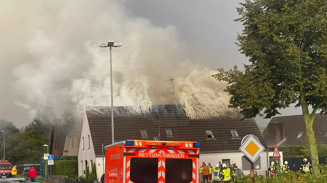 FW Kranenburg: Dachstuhlbrand an der Dorfstraße - Bild: presseportal.de