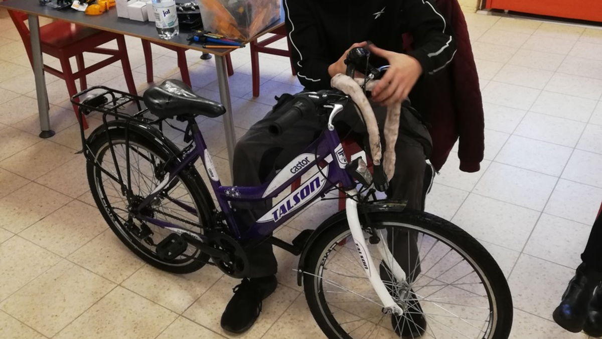 POL-STD: Unangekündigte Fahrradkontrolle an Buxtehuder Grundschule - fast 50 % der Räder mit Mängeln - Foto: presseportal.de