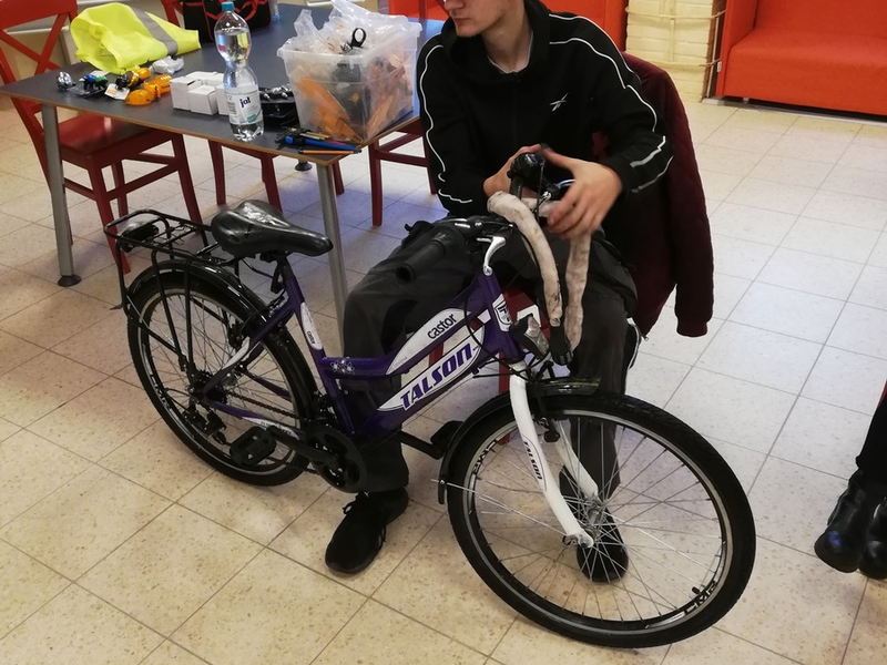 POL-STD: Unangekündigte Fahrradkontrolle an Buxtehuder Grundschule - fast 50 % der Räder mit Mängeln - Foto: presseportal.de