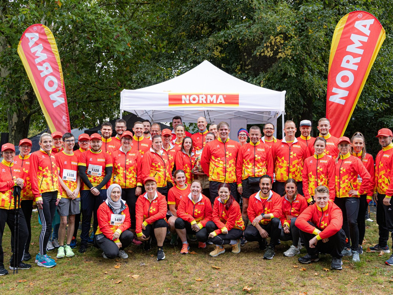 Mit Teamgeist zum Erfolg: Mehr als 80 NORMA-Mitarbeitende gingen beim 14. Fürther Firmenlauf an den Start / Bei NORMA läuft's einfach - auch bei Nieselregen - Foto: presseportal.de