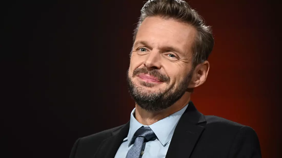 Comedian Florian Schröder kritisierte sowohl Mockridge als auch «die reflexhafte mitleidige Verteidigung von behinderten Menschen». (Archivbild) - Bild: Arne Dedert/dpa