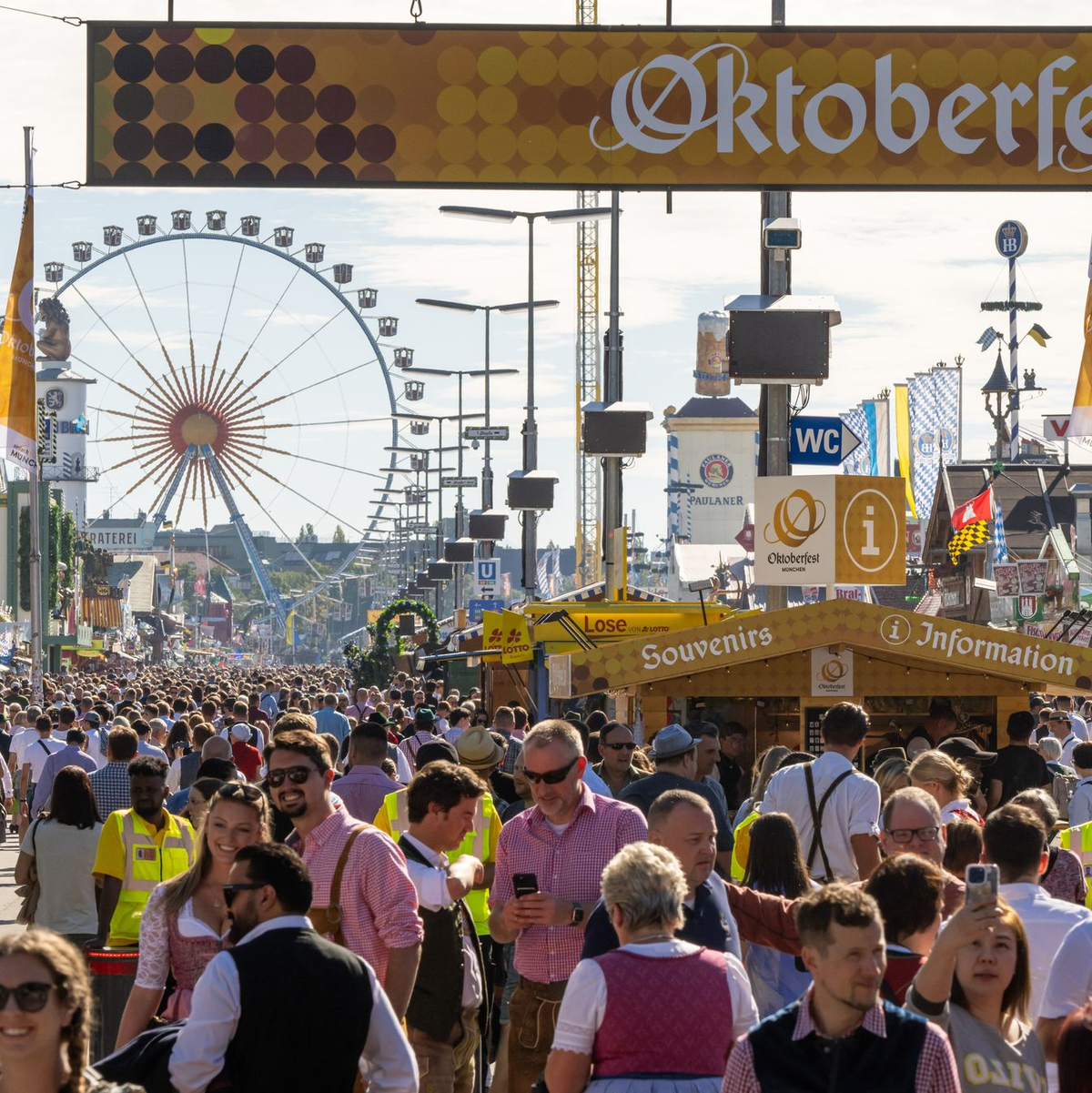Die Sicherheitskontrollen auf dem diesjährigen Oktoberfest sollen intensiviert werden. (Archivbild) - Foto: Peter Kneffel/dpa