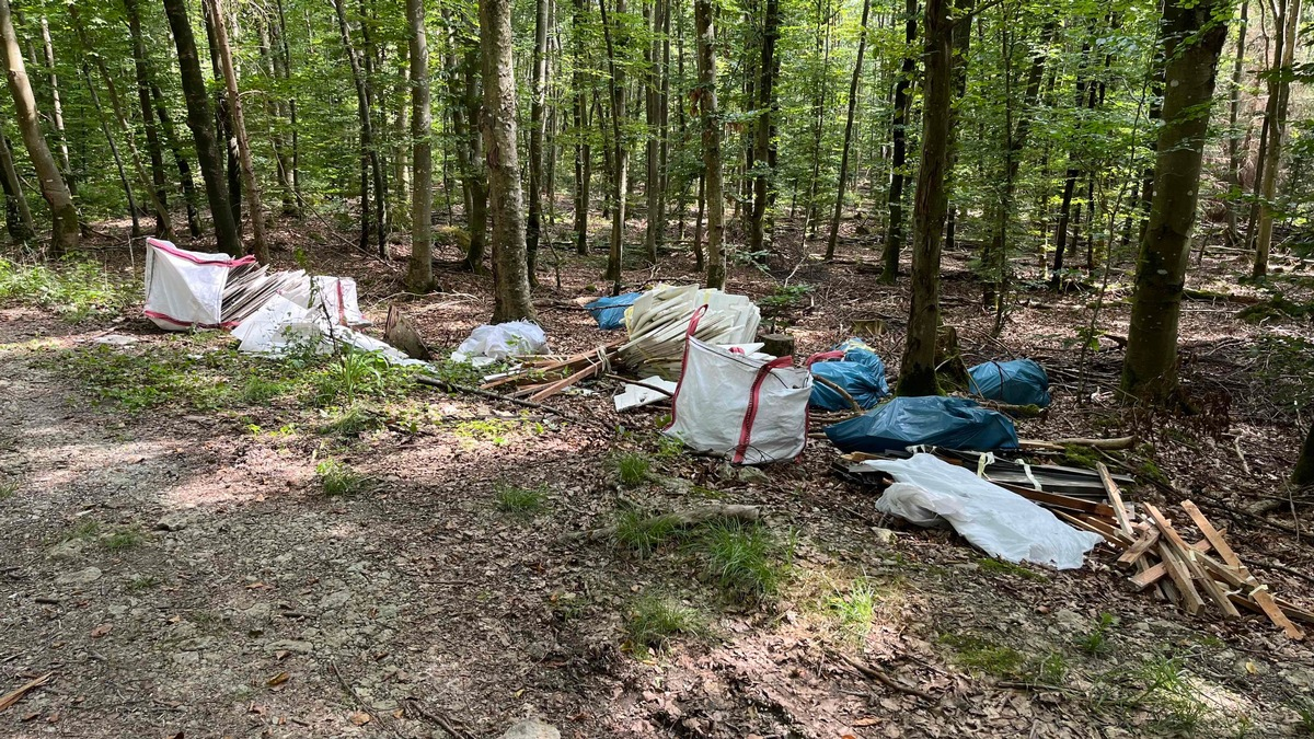 POL-LB: Marbach am Neckar / Aspach: Illegale Müllentsorgung - Polizei sucht Zeugen - Foto: presseportal.de