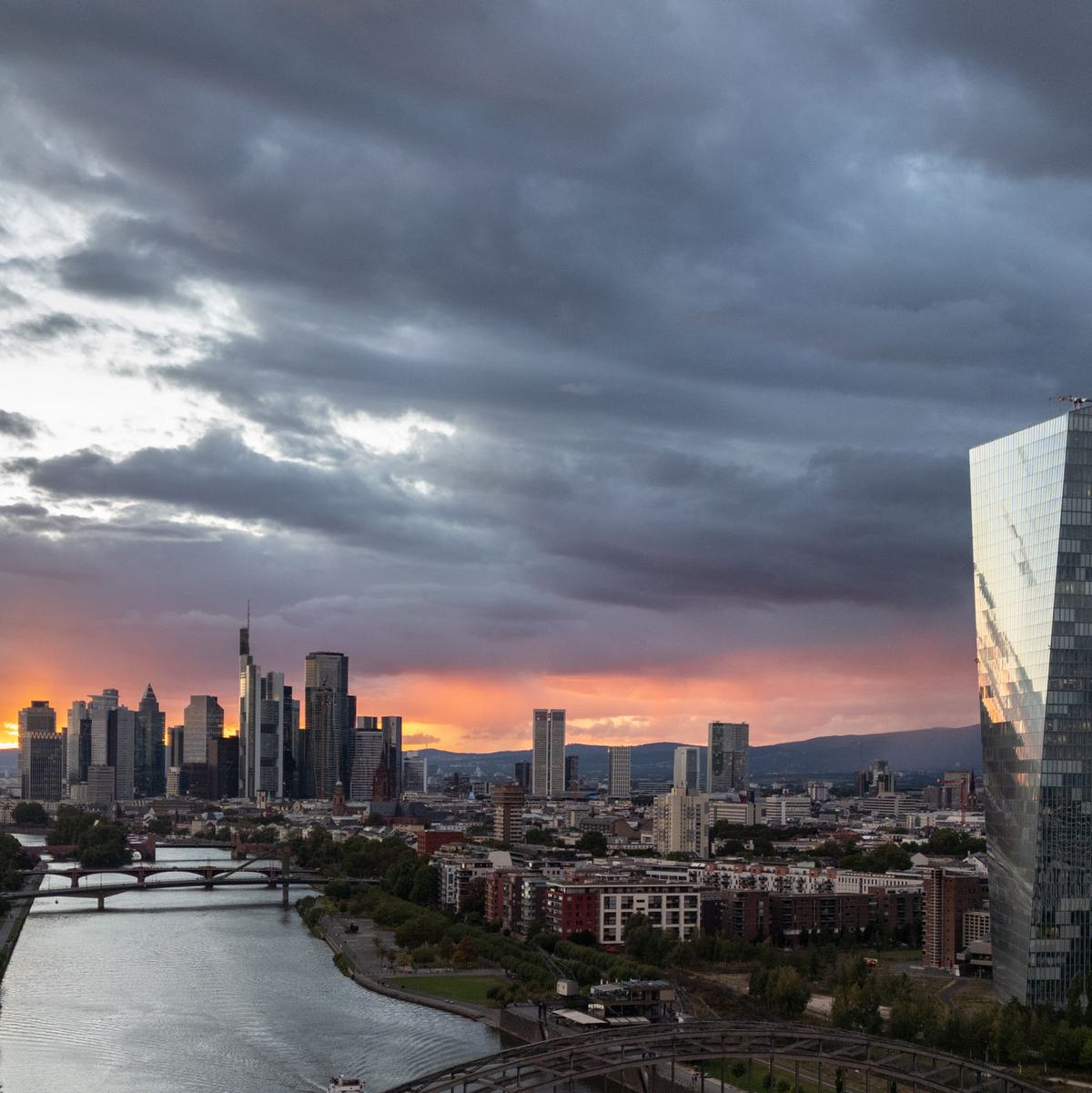 Die EZB kommt beim Kampf gegen die Inflation im Euroraum voran (Archivbild). - Foto: Boris Roessler/dpa