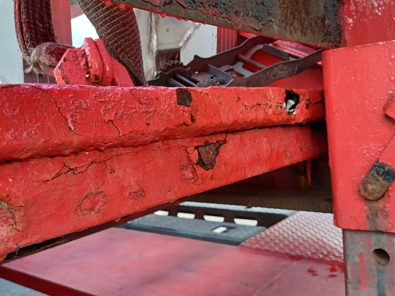 POL-UL: (GP) Mühlhausen/Gruibingen - Mehrere Laster mit Mängeln Verkehrsunsichere Sattelzüge zog die Polizei die vergangenen Tage aus dem Verkehr. - Foto: presseportal.de