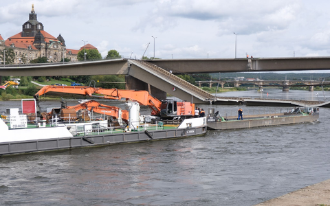 Blick auf den eingebrochenen Teil von Strang C der Carolabrücke am Tag danach (Archivbild) - Foto: Sebastian Willnow/dpa