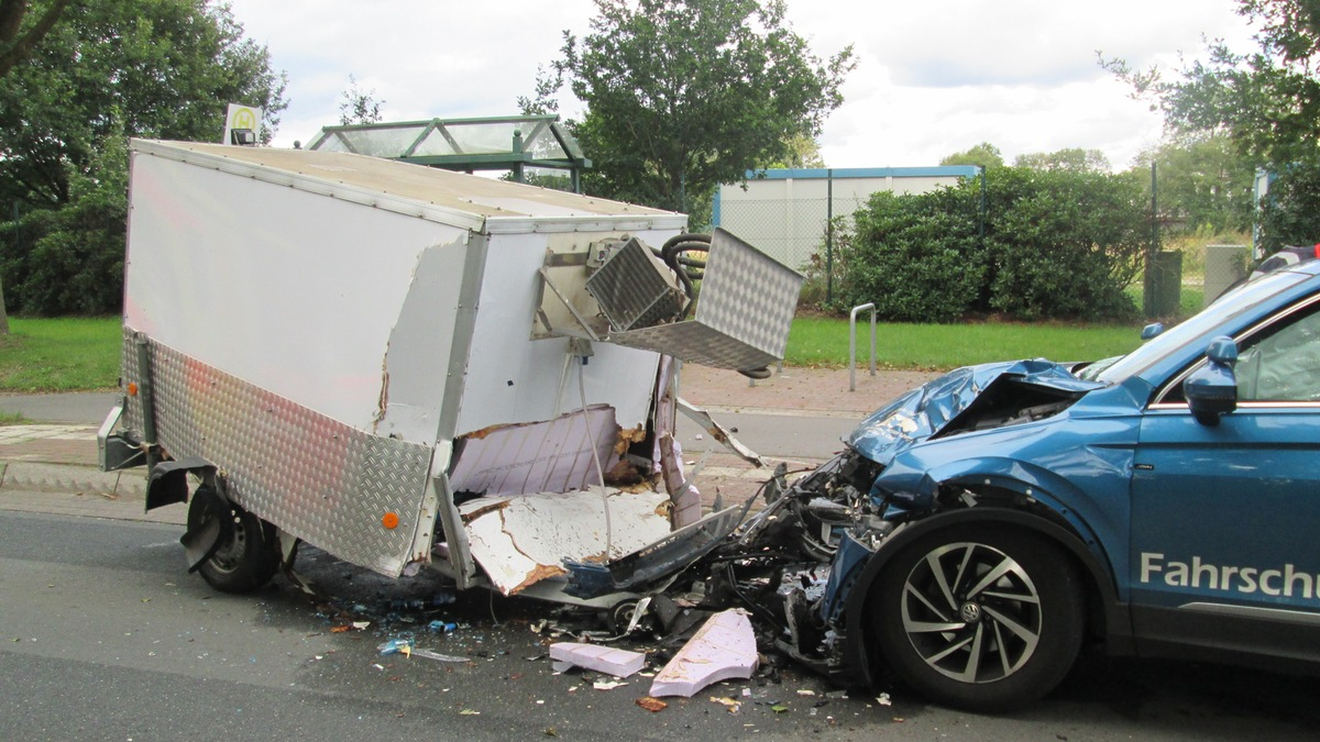 POL-OL: +++Pressemitteilung des Polizeikommissariates Bad Zwischenahn: Verkehrsunfall in Edewecht mit zwei Verletzten Personen+++ - Foto: presseportal.de