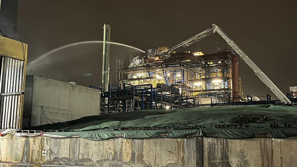 FW-Schermbeck: Überörtliche Hilfe - Großbrand in Duisburg - Foto: presseportal.de