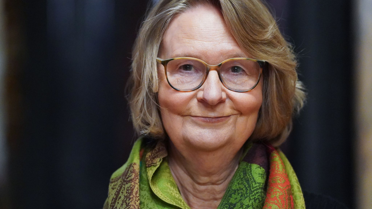 Schriftstellerin Kirsten Boie hat ein neues Jugendbuch geschrieben: «Skogland brennt». - Foto: Marcus Brandt/dpa