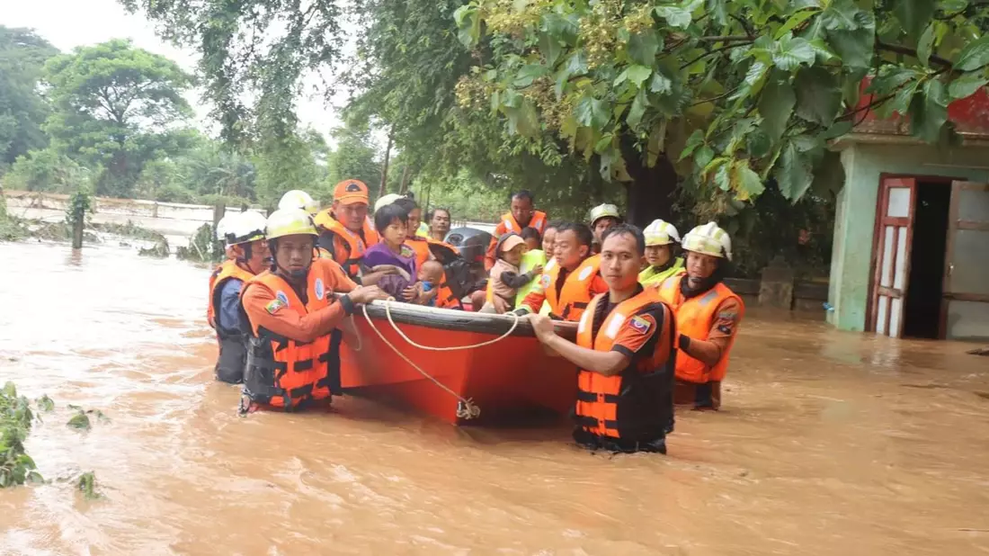 Die genaue Zahl der Toten und Vermissten ist noch unklar (Handout). - Bild: Uncredited/Myanmar Fire Service Department/XinHua/dpa