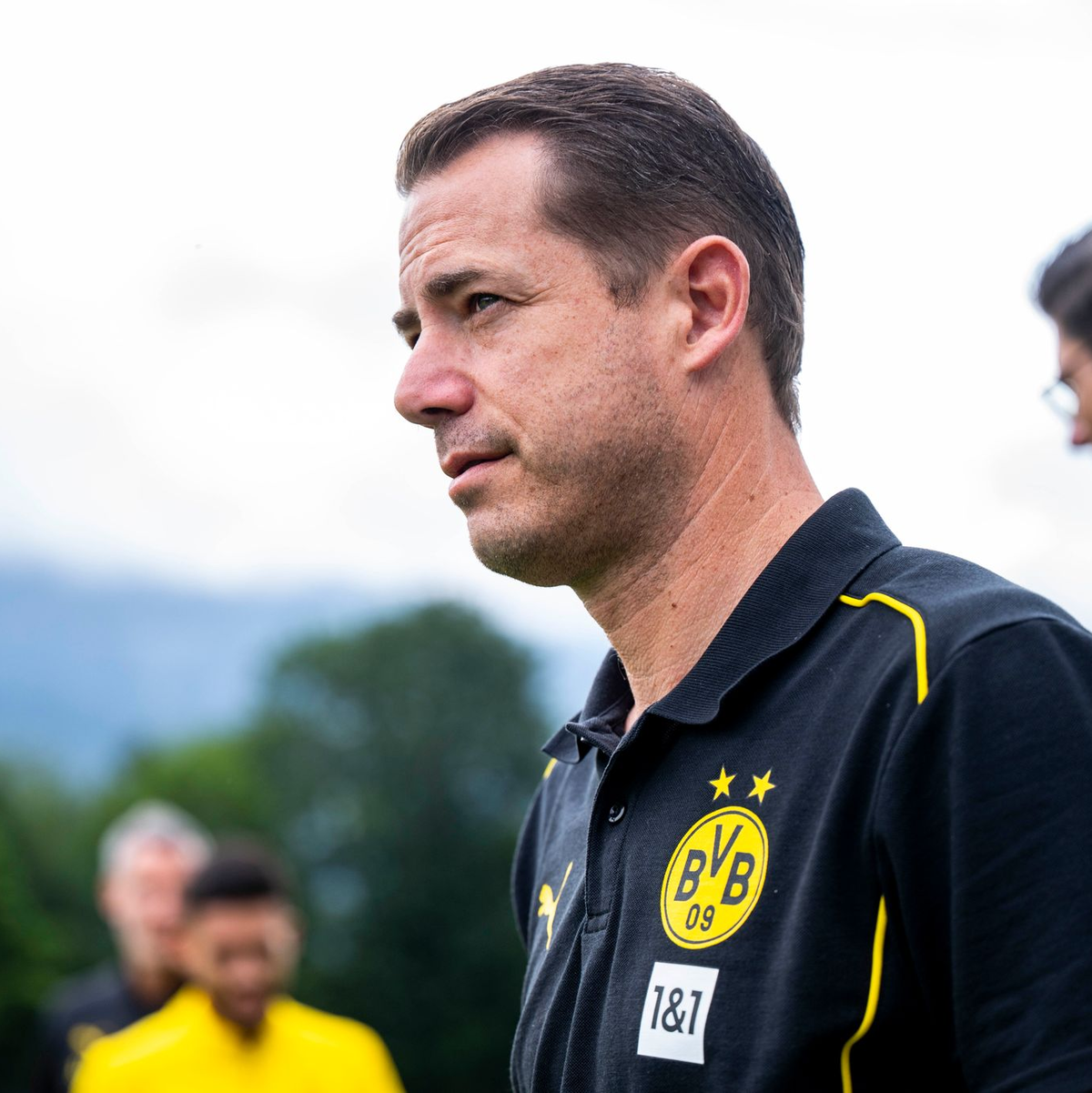 Lars Ricken spricht in einem Interview unter anderem über Kontinuität auf dem Trainerposten. - Foto: David Inderlied/dpa