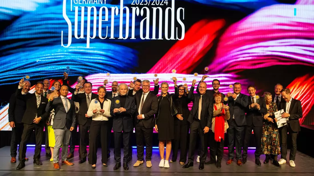Deutschlands erfolgreichste Olympionikin Isabell Werth und 22 Marken als Superbrands Germany 2023/2024 ausgezeichnet / Laudatios von Unternehmerin Barbara Meier und Sportjournalist Carsten Sostmeier - Bild: presseportal.de