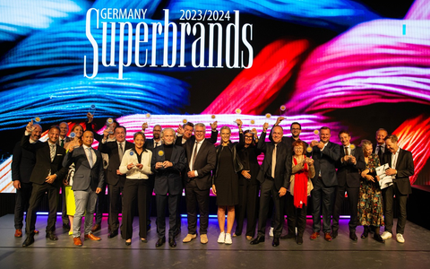 Deutschlands erfolgreichste Olympionikin Isabell Werth und 22 Marken als Superbrands Germany 2023/2024 ausgezeichnet / Laudatios von Unternehmerin Barbara Meier und Sportjournalist Carsten Sostmeier - Foto: presseportal.de Deutschlands erfolgreichste Olympionikin Isabell Werth und 22 Marken als Superbrands Germany 2023/2024 ausgezeichnet / Laudatios von Unternehmerin Barbara Meier und Sportjournalist Carsten Sostmeier - Foto: presseportal.de