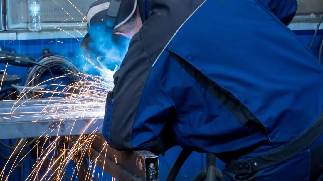 Die Kurzarbeit in der deutschen Industrie nimmt zu. - Bild: Jens Büttner/dpa-Zentralbild/dpa