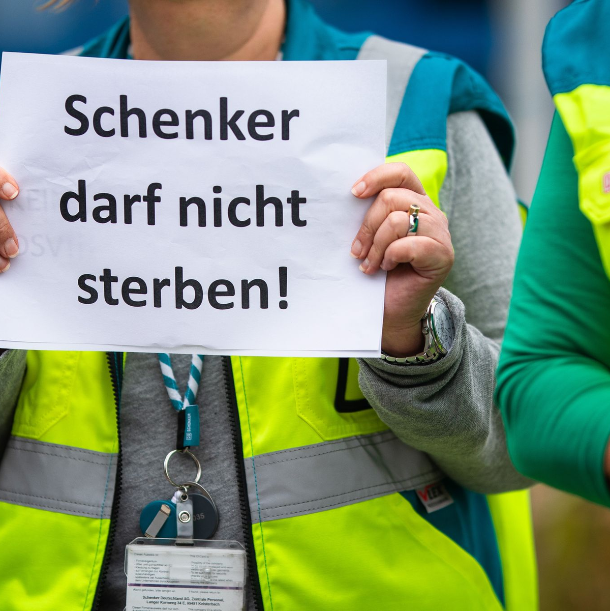 Die Schenker-Beschäftigten sorgen sich ihre Arbeitsplätze im Zuge der Übernahme durch den dänischen Wettbewerber DSV (Archivfoto). - Foto: Christoph Schmidt/dpa