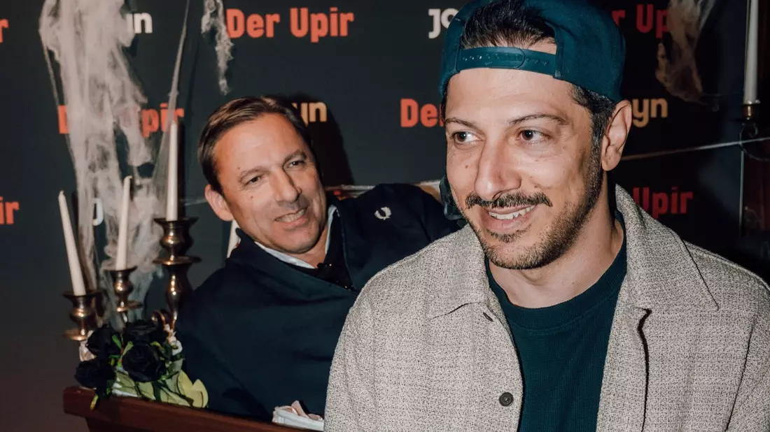 Rocko Schamoni Fahri Yardim Der Upir - Bild: Joyn/BECKER FILMS, presseportal.de