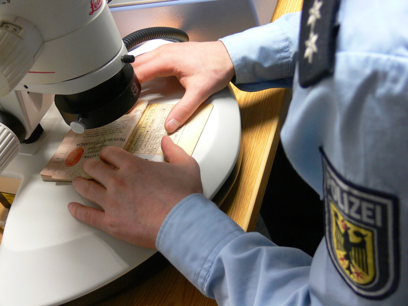 Bundespolizeidirektion München: Abschiebehaft statt Kanada - 10.000 Euro für gefälschten Pass bezahlt - Foto: presseportal.de