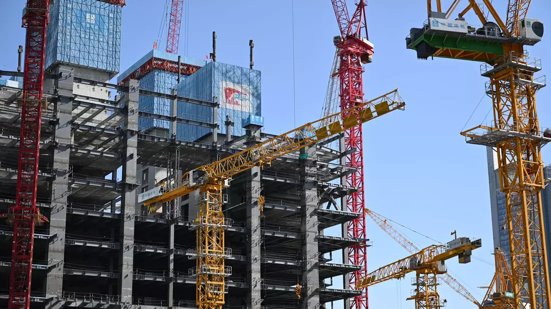 PwC wird im Zusammenhang mit der Prüfung von Bilanzen des insolventen Bauträgers China Evergrande bestraft. (Archivbild) - Bild: Johannes Neudecker/dpa