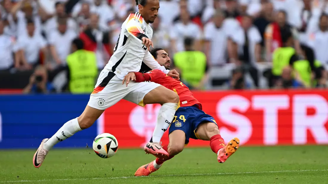 Comeback in Kiel? Leroy Sané (l) bei seinem vorerst letzten Einsatz während der EM. Danch  - Bild: Federico Gambarini/dpa