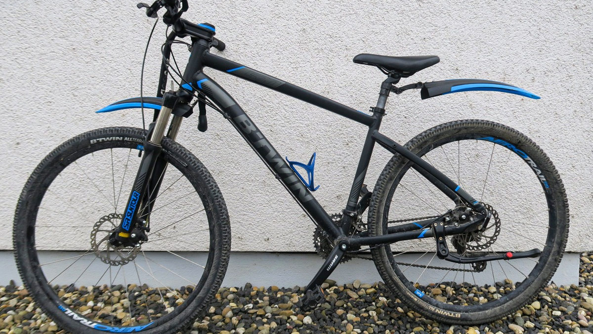 POL-WE: + Polizei sucht Fahrrad-Eigentümer + Diebstähle aus Autos + Trickdieb bestiehlt 85-Jährigen + Pkw erfasst E-Scooter + Daimler kommt von Fahrbahn ab + Mini-Bagger beschädigt + - Foto: presseportal.de