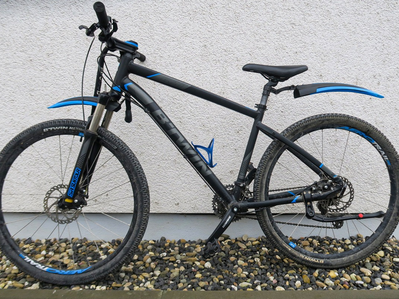 POL-WE: + Polizei sucht Fahrrad-Eigentümer + Diebstähle aus Autos + Trickdieb bestiehlt 85-Jährigen + Pkw erfasst E-Scooter + Daimler kommt von Fahrbahn ab + Mini-Bagger beschädigt + - Foto: presseportal.de