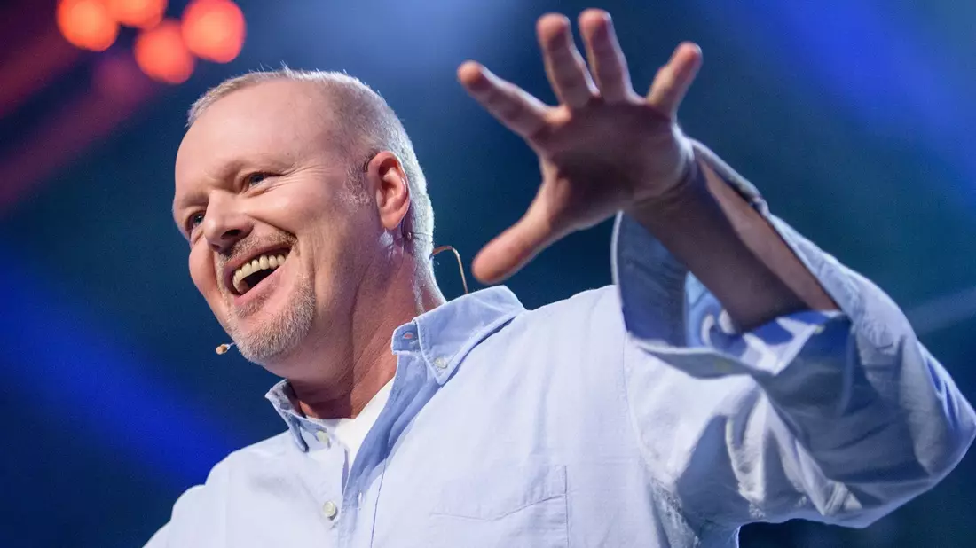 Stefan Raab kommt kurz vor Weihnachten mit einer neuen Samstagabendshow auf den Bildschirm - und hat dann namhafte Konkurrenz. (Archivbild) - Bild: Matthias Balk/dpa