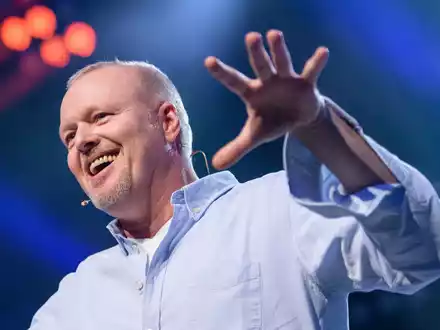 Stefan Raab kommt kurz vor Weihnachten mit einer neuen Samstagabendshow auf den Bildschirm - und hat dann namhafte Konkurrenz. (Archivbild) - Foto: Matthias Balk/dpa