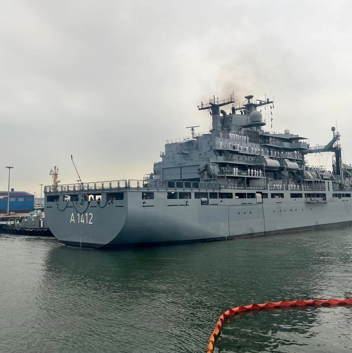 Die «Frankfurt am Main» folge der «Baden-Württemberg» durch die Taiwanstraße. (Archivbild) - Foto: Fabian Kretschmer/dpa