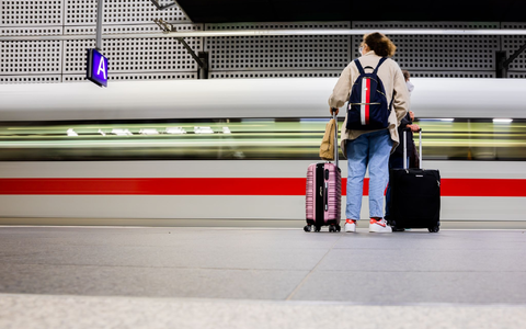 Wer mit der Bahn unterwegs ist, braucht Geduld (Archivfoto).  - Foto: Christoph Soeder/dpa/dpa-tmn