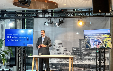 Westfalen-Vorstand Perkmann bei Dekarbonisierungstagung des Handelsblatts: Große Herausforderung für den Mittelstand! - Foto: presseportal.de